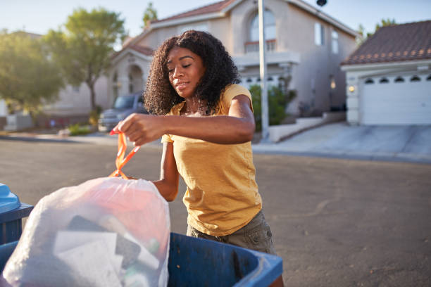 Best Construction Debris Removal  in Struthers, OH